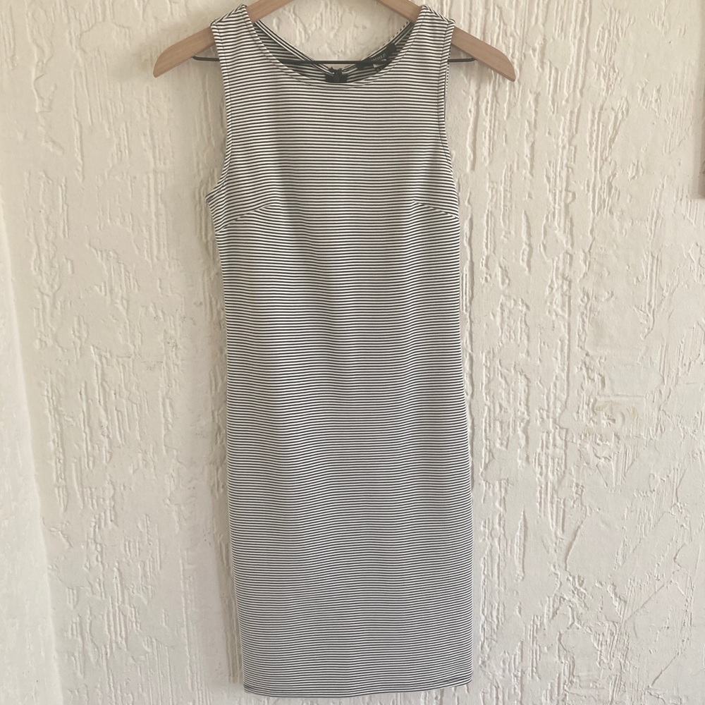 Forever 21 Black and White Striped Sleeveless Dress Size Small